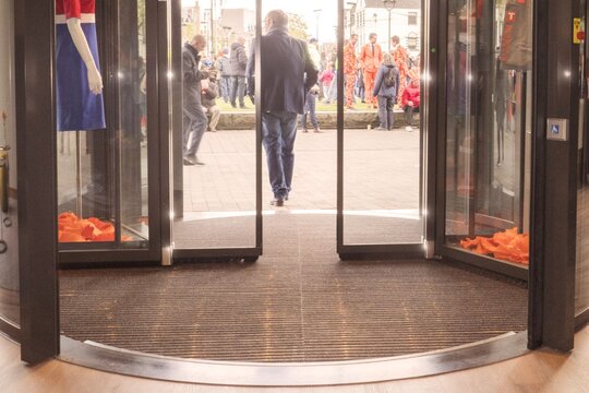 Mercure Hotel Tilburg Centrum - Automatische Tourniquet met ingebouwde schuifdeuren en geïntegreerd luchtgordijn