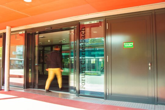 EAWAG Dübendorf – Thermally separated telescopic sliding doors for sustainable buildings 